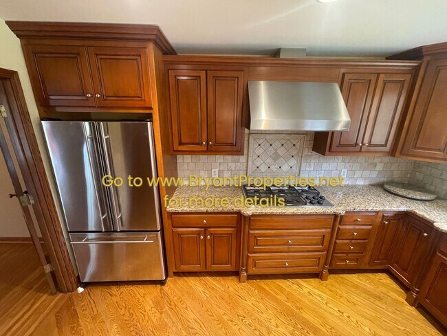 Building Photo - 1250 Dalemere Dr