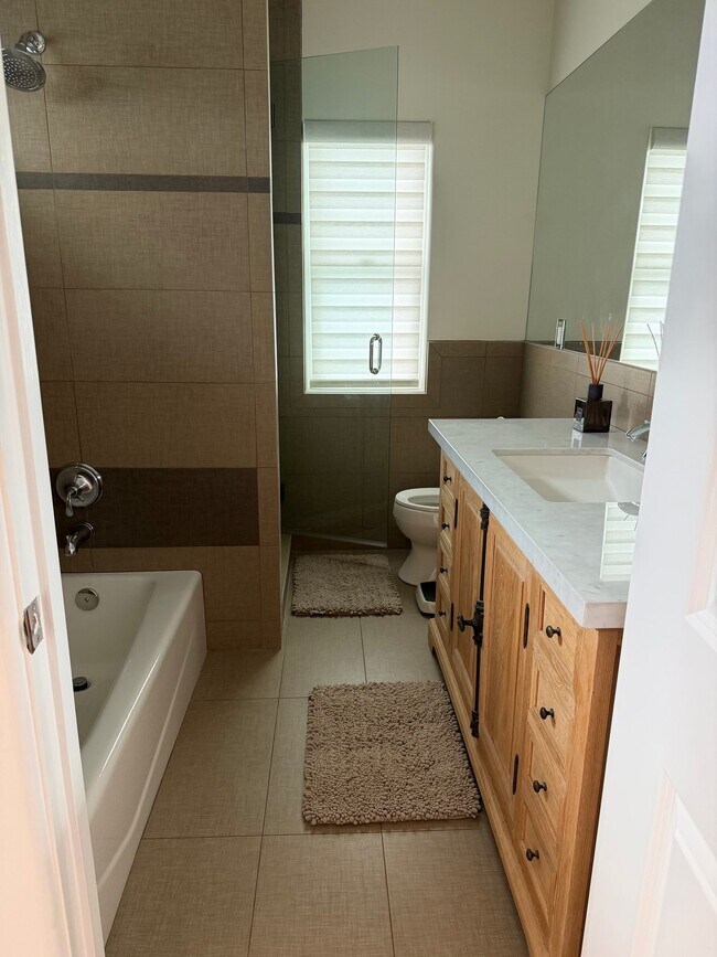 Building Photo - 4759 La Canada Blvd