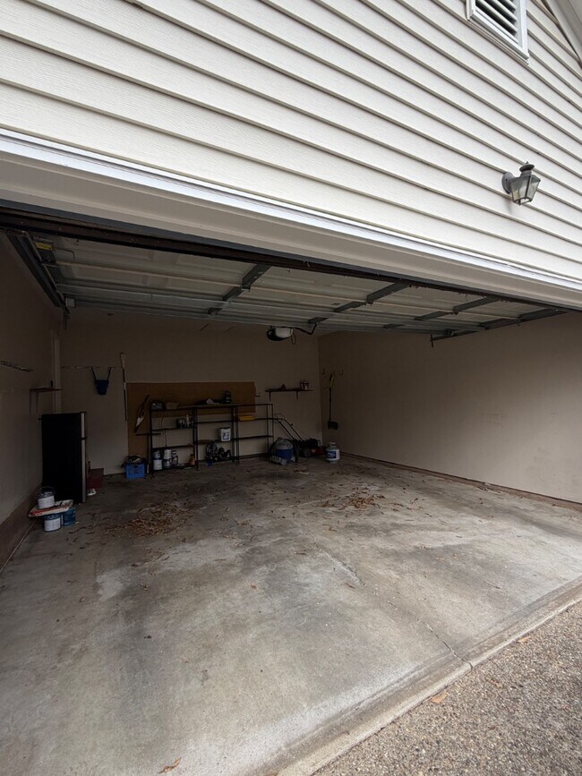 Building Photo - 525 Vineleaf Dr