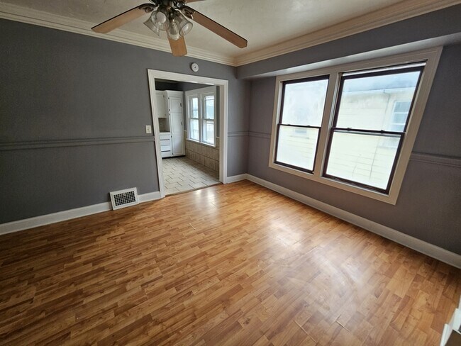 Building Photo - 10014 Sladden Ave