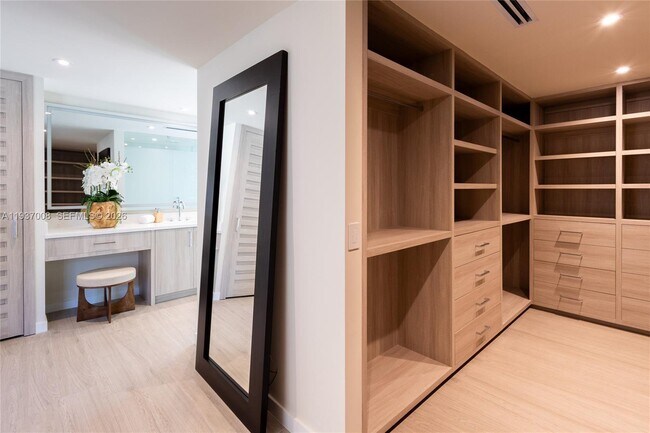 Building Photo - 4520 Sabal Palm Rd