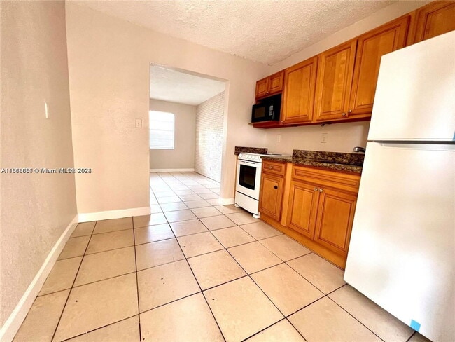 Building Photo - 534 NW 23rd Ave