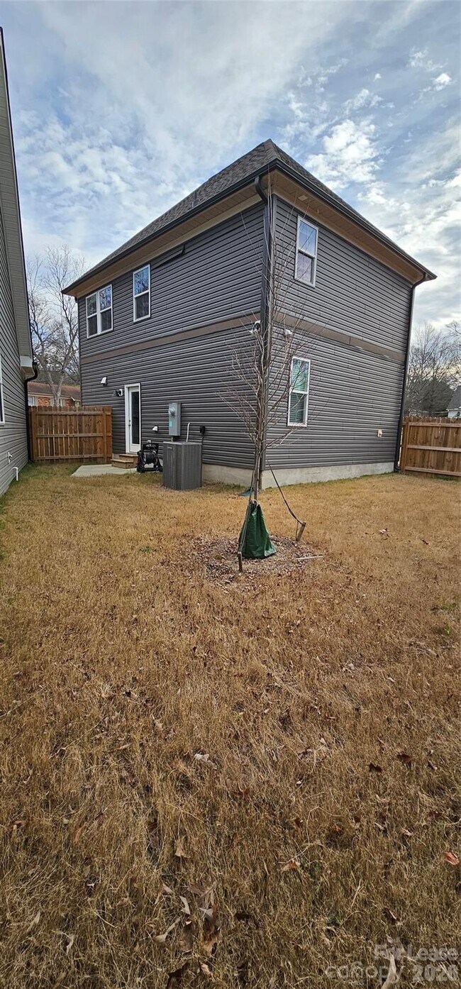 Building Photo - 3915 Ironwood St