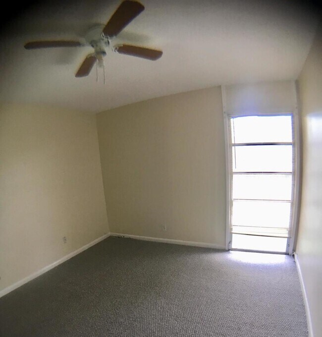 Building Photo - 9 Golfs Edge