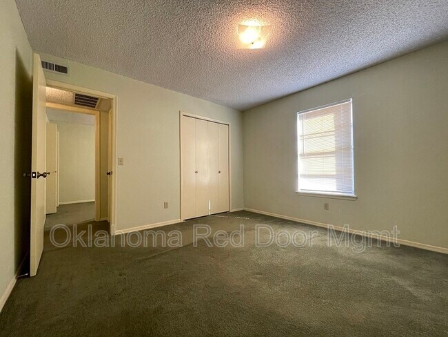 Building Photo - 1600 NE 5th St