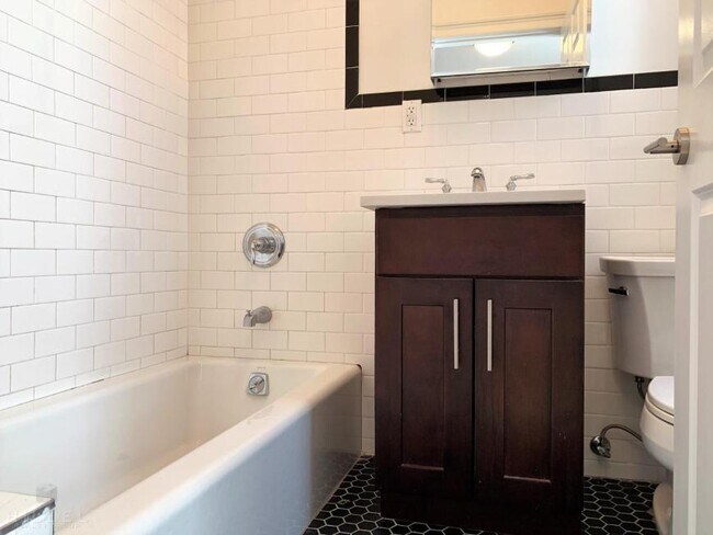 Building Photo - 2 bedroom in ASTORIA NY 11106