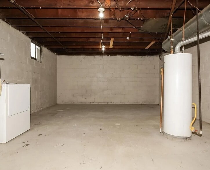 Building Photo - 425-427 W 16th St