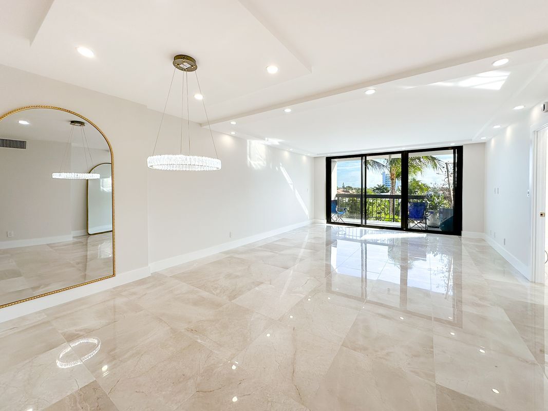 Building Photo - 4800 Bayview Dr