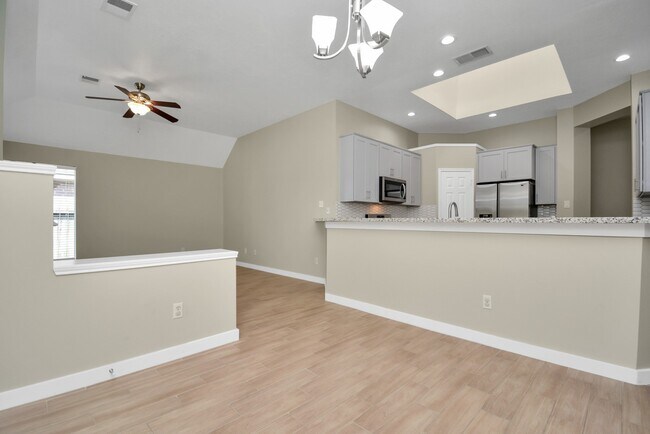 Building Photo - 13339 Yaupon Holly Ln