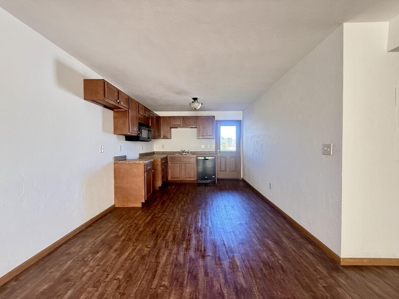 Building Photo - 81 Hillside Ln