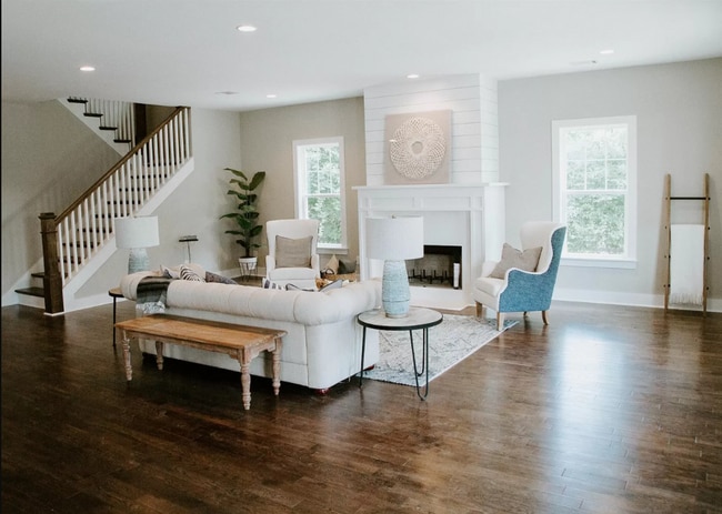 Building Photo - Beautiful 4 bedroom 4 bathroom house in th...