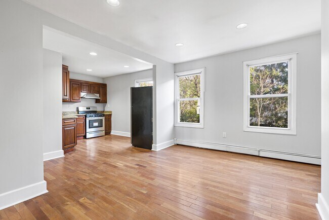 Primary Photo - 36 Perry St