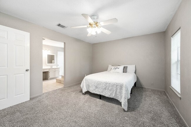 Building Photo - 17203 Kettle Creek Dr