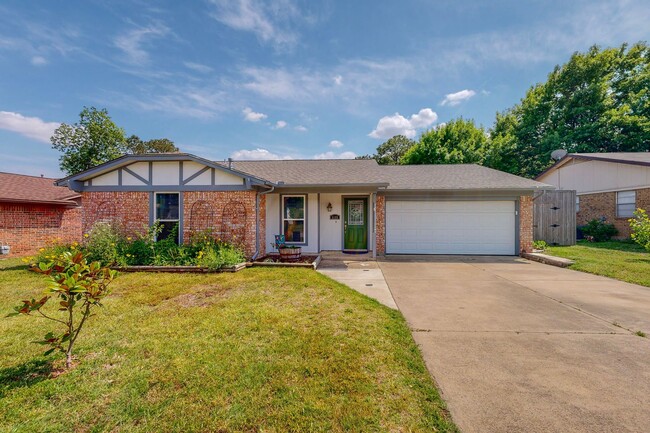 Primary Photo - Available Mid-June | 3 Bedroom Arlington H...