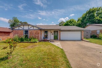 Building Photo - Available Mid-June | 3 Bedroom Arlington H...