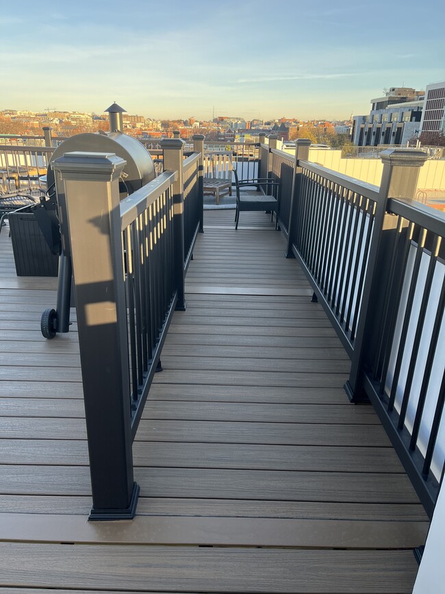 Building Photo - 907 N St NW