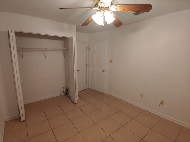 Building Photo - 4 BR / 3 BA Townhouse in San Luis Area off...
