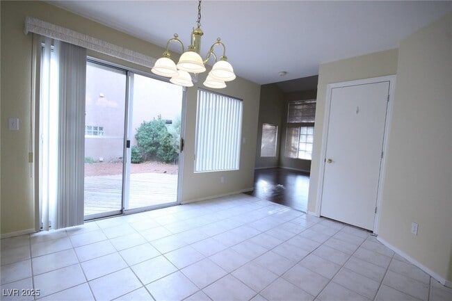 Building Photo - 3440 Middle View Dr