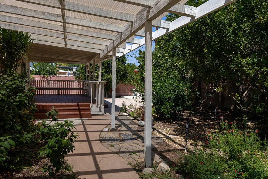 backyard - 7246 Hatillo Ave