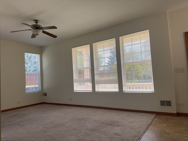 Building Photo - 2216 Evergreen Cir