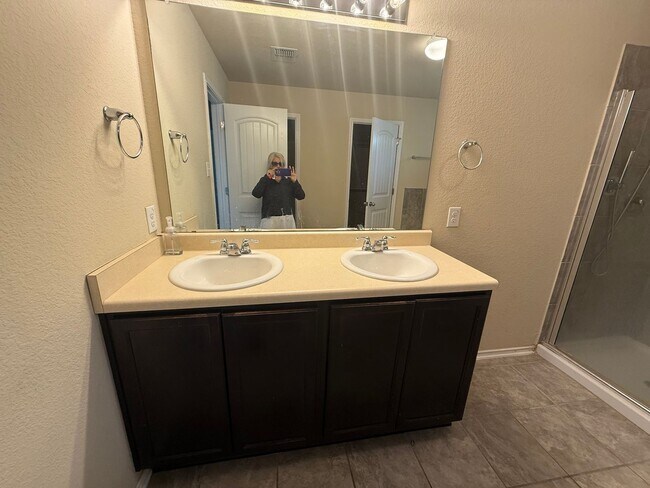 Building Photo - 10550 Rhyder Ridge