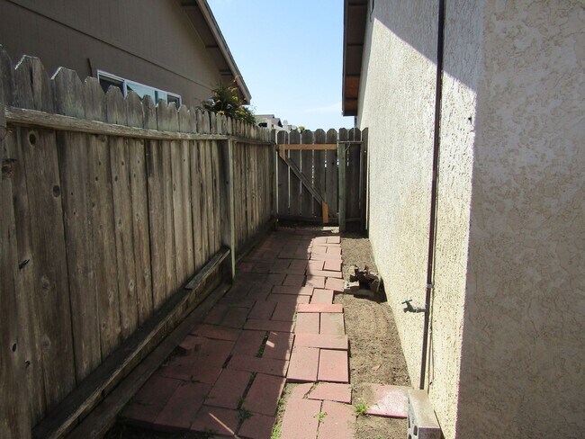 Building Photo - 507 Bakeman Ln