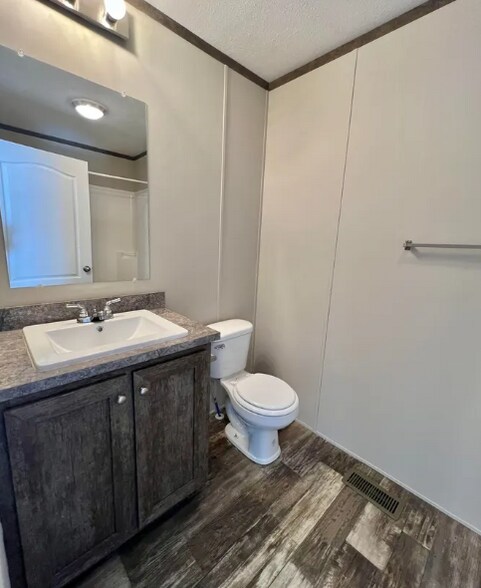 Building Photo - 6599 N Hampshire Dr