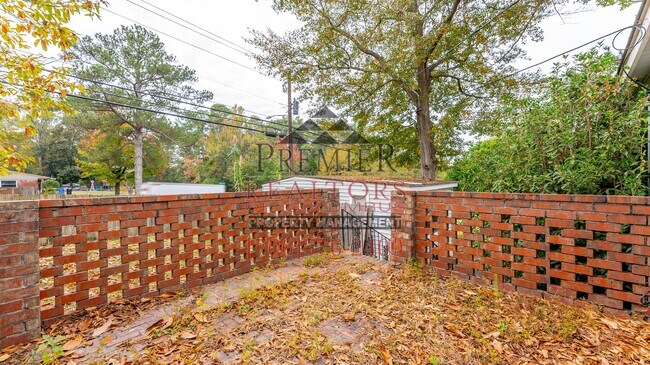 Building Photo - 3812 Wingate Dr