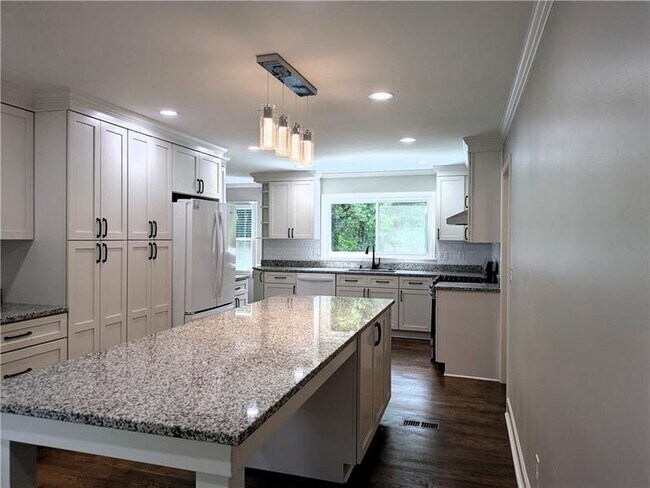Building Photo - 220 Indian Hills Ct