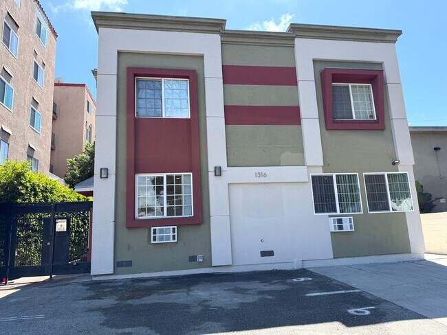 Building Photo - 1316 Venice Blvd