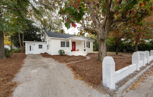 Building Photo - Newly renovated single family home!