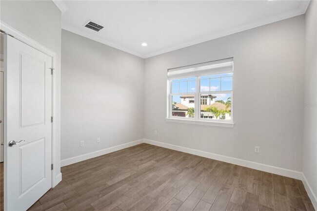 Building Photo - 4055 Rocky Shores Dr