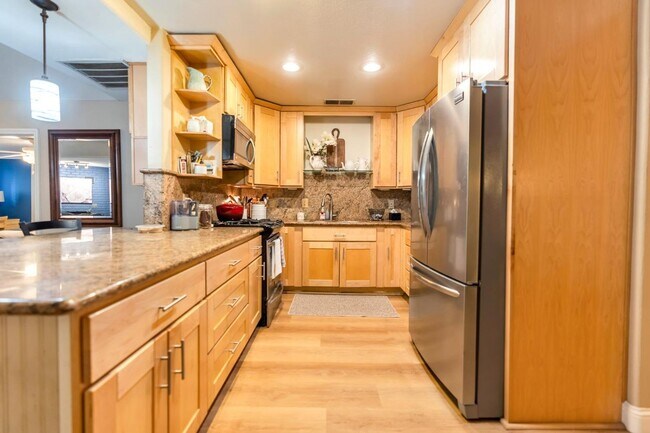 Building Photo - Beautiful Southside Los Banos Rental