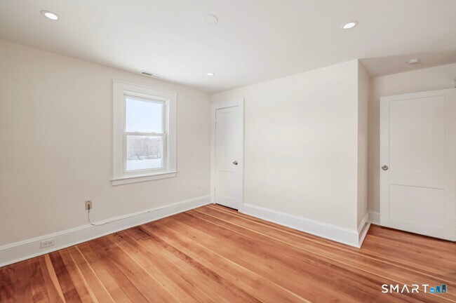 Building Photo - 8 Piney Ridge Rd