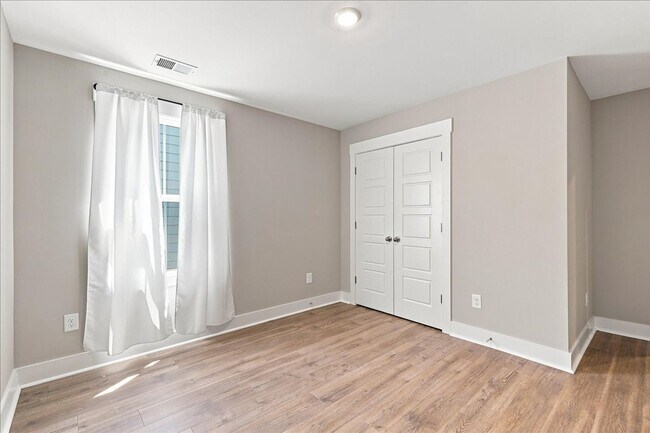 Building Photo - 206 Woodward St