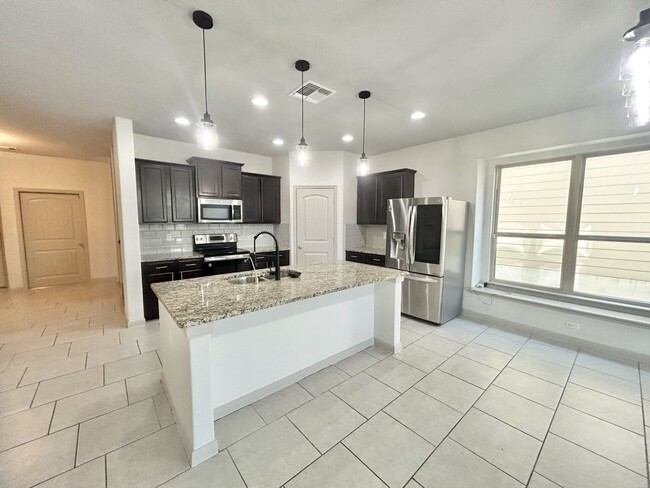 Building Photo - Beautiful 5BED/3BATH House for Rent! Avail...