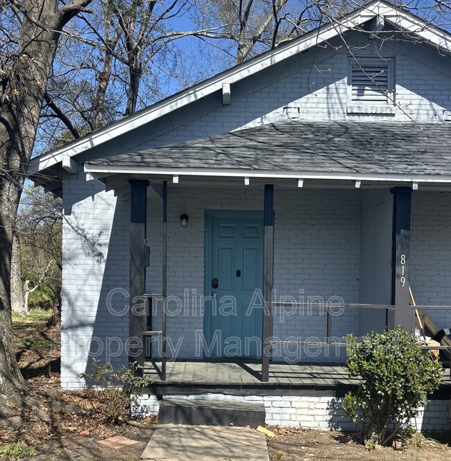 Primary Photo - 819 Buffalo St