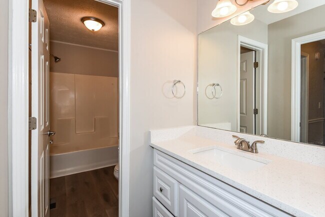 Building Photo - 6390 Queens Rd