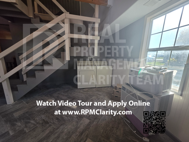 Building Photo - Available Now!!! 2 Bed/1 Bath Cottage on t...