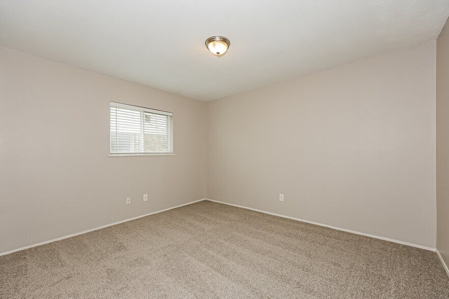 Building Photo - 7438 Emory Oak Ln