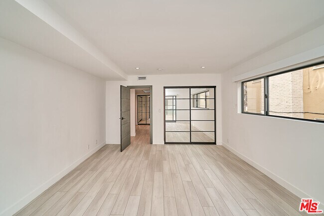 Building Photo - 145 S Maple Dr