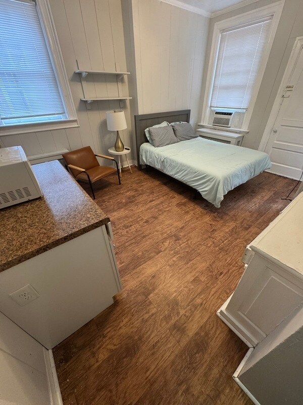 Primary Photo - 712 N Arthur Ashe Blvd