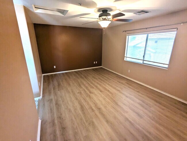 Building Photo - 8074 W Beck Ln