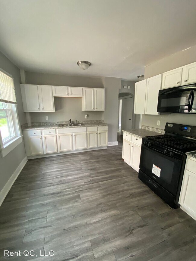 Building Photo - 5 br, 1.5 bath House - 207 E Locust Street