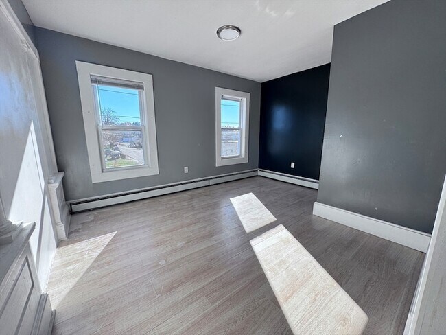 Building Photo - 116-118 Lawrence Street Unit 2