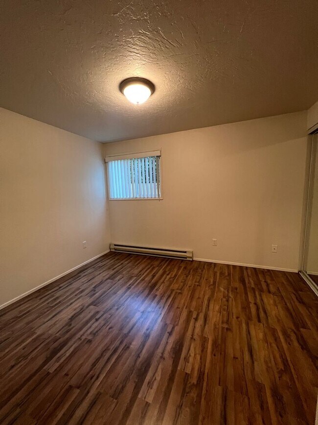 Building Photo - 2 Bedroom Condo in Lake Oswego