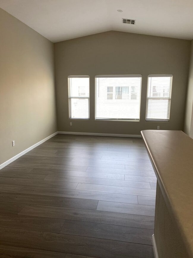 Building Photo - Remarkable totally renovated 2bed 2bath townhome is SW Las Vegas