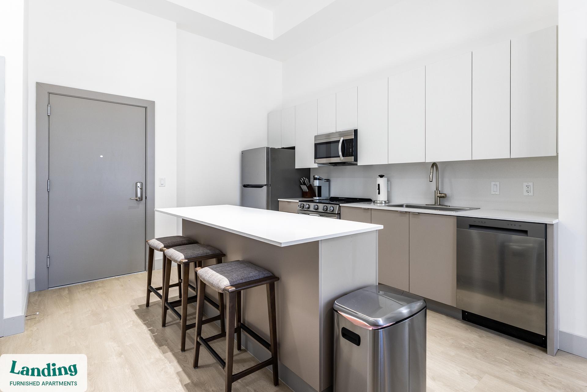 Building Photo - 1155 NE 126th St