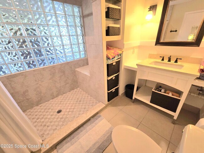 Building Photo - 107 La Costa St