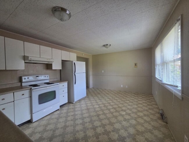 Building Photo - 1516 Hale Dr